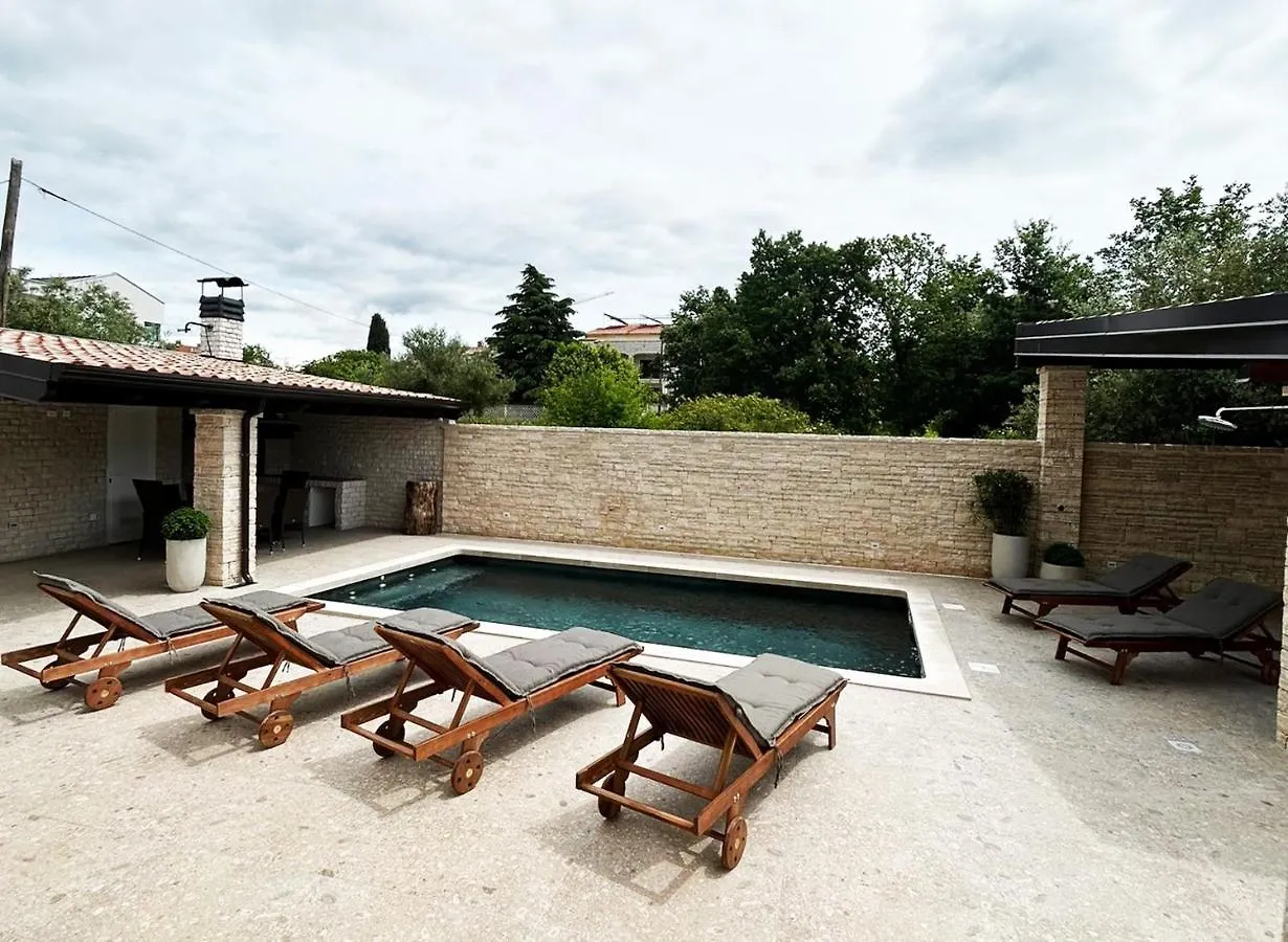 Apartment Tomic M 6 For 4 Persons With Pool In Maj Porec