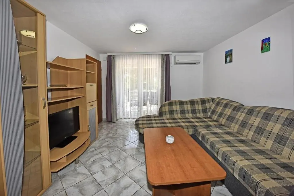 Apartment Tomic M 6 For 4 Persons With Pool In Maj Porec