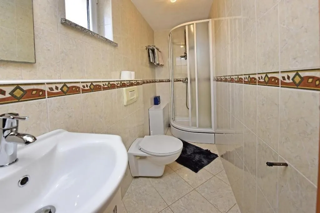 Apartment Tomic M 6 For 4 Persons With Pool In Maj Porec