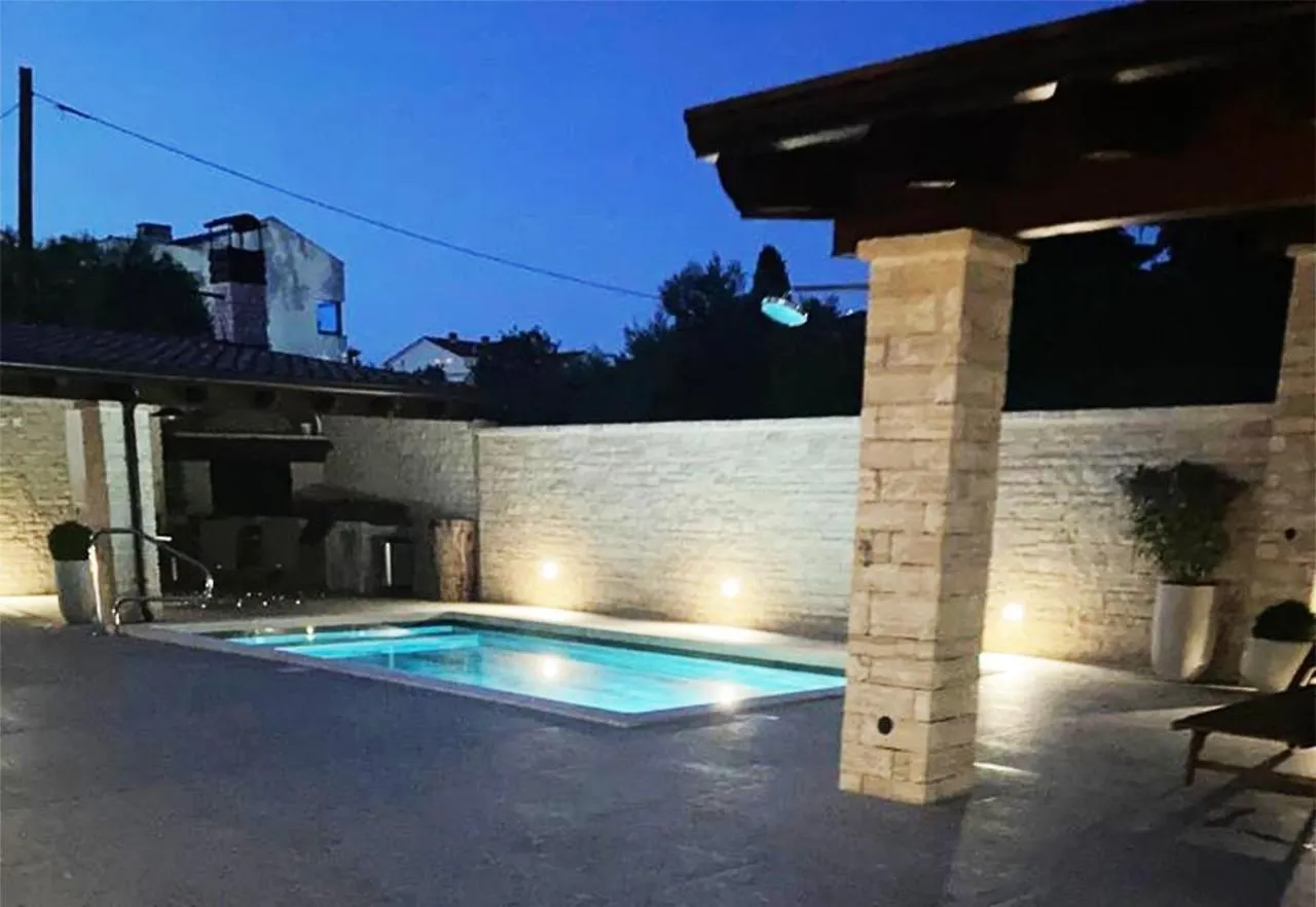 Apartment Tomic M 6 For 4 Persons With Pool In Maj Porec