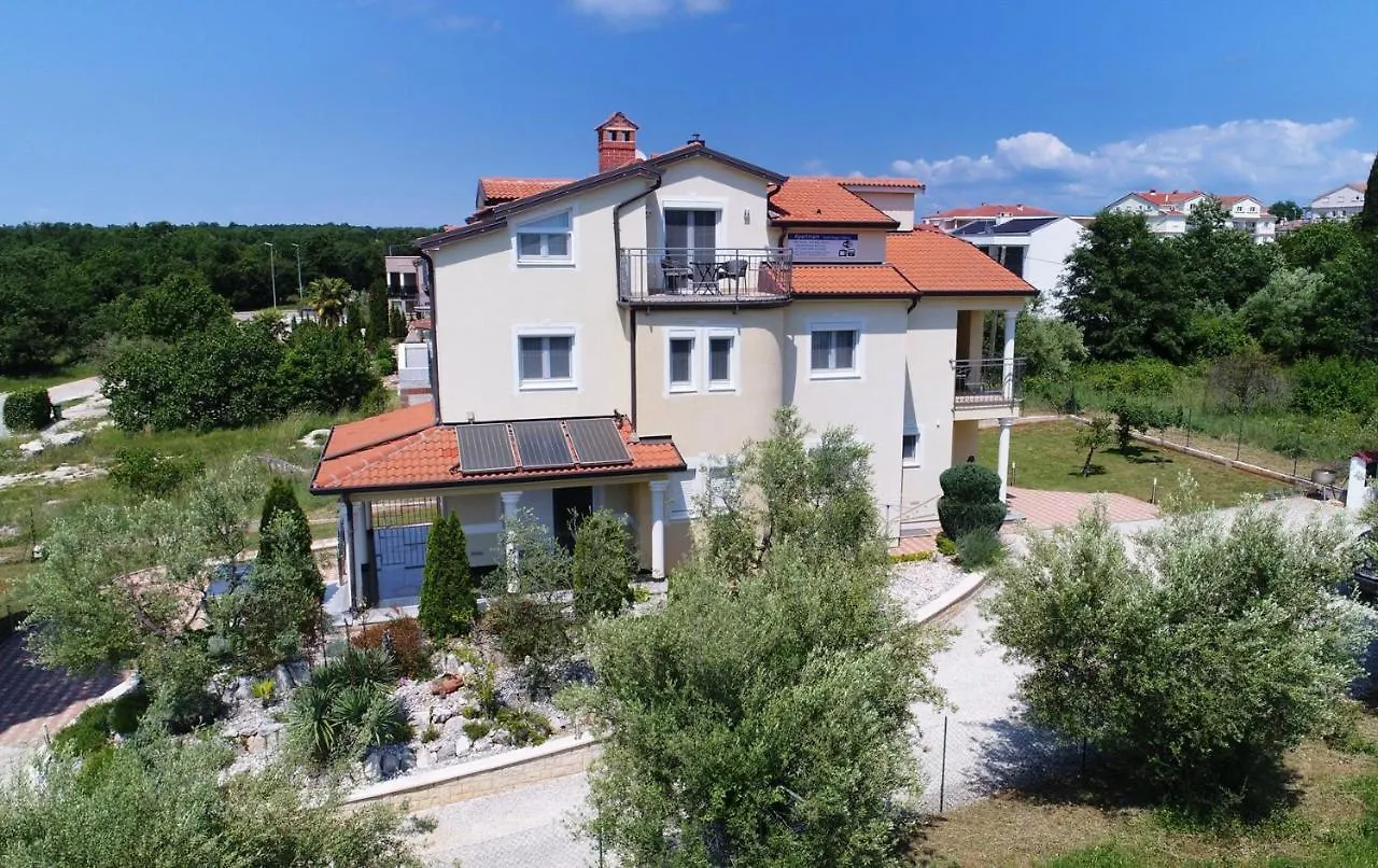Apartment Tomic M 6 For 4 Persons With Pool In Maj Porec 0*,
