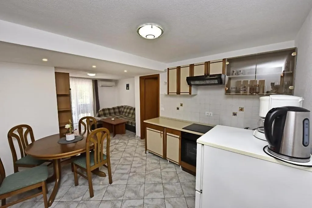 Apartment Tomic M 6 For 4 Persons With Pool In Maj Porec
