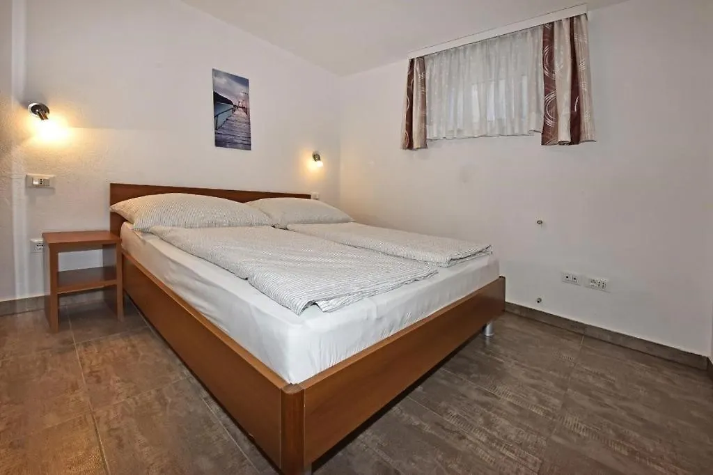 Apartment Tomic M 6 For 4 Persons With Pool In Maj Porec Croatia