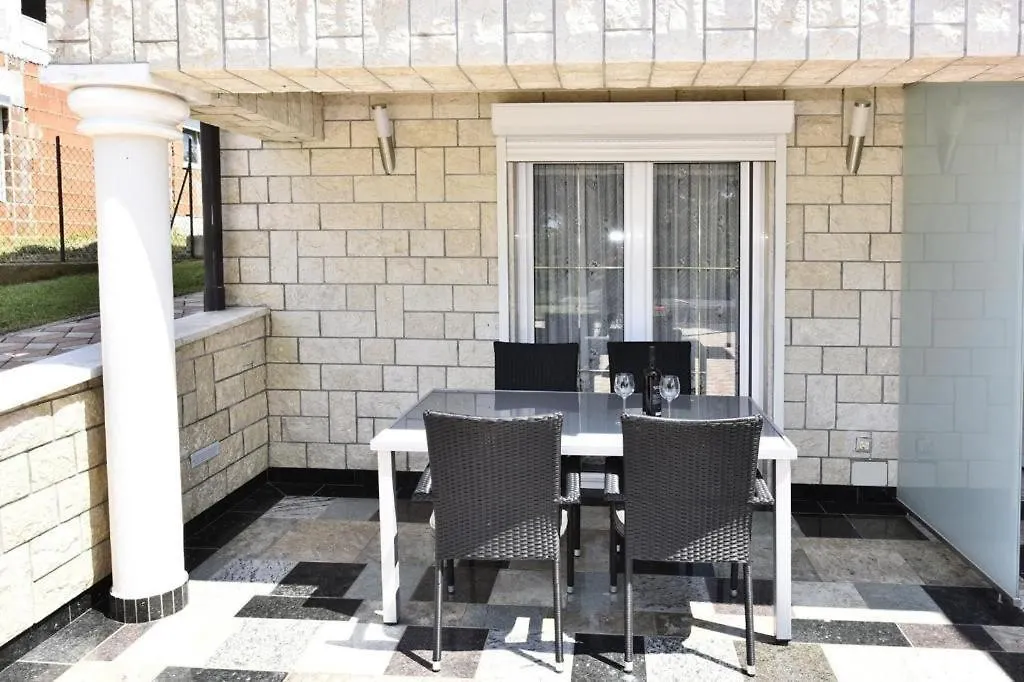 Apartment Tomic M 6 For 4 Persons With Pool In Maj Porec