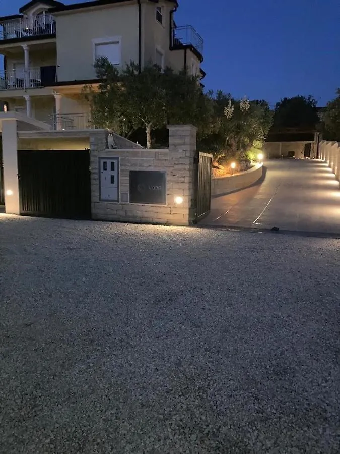 Apartment Tomic M 6 For 4 Persons With Pool In Maj Porec