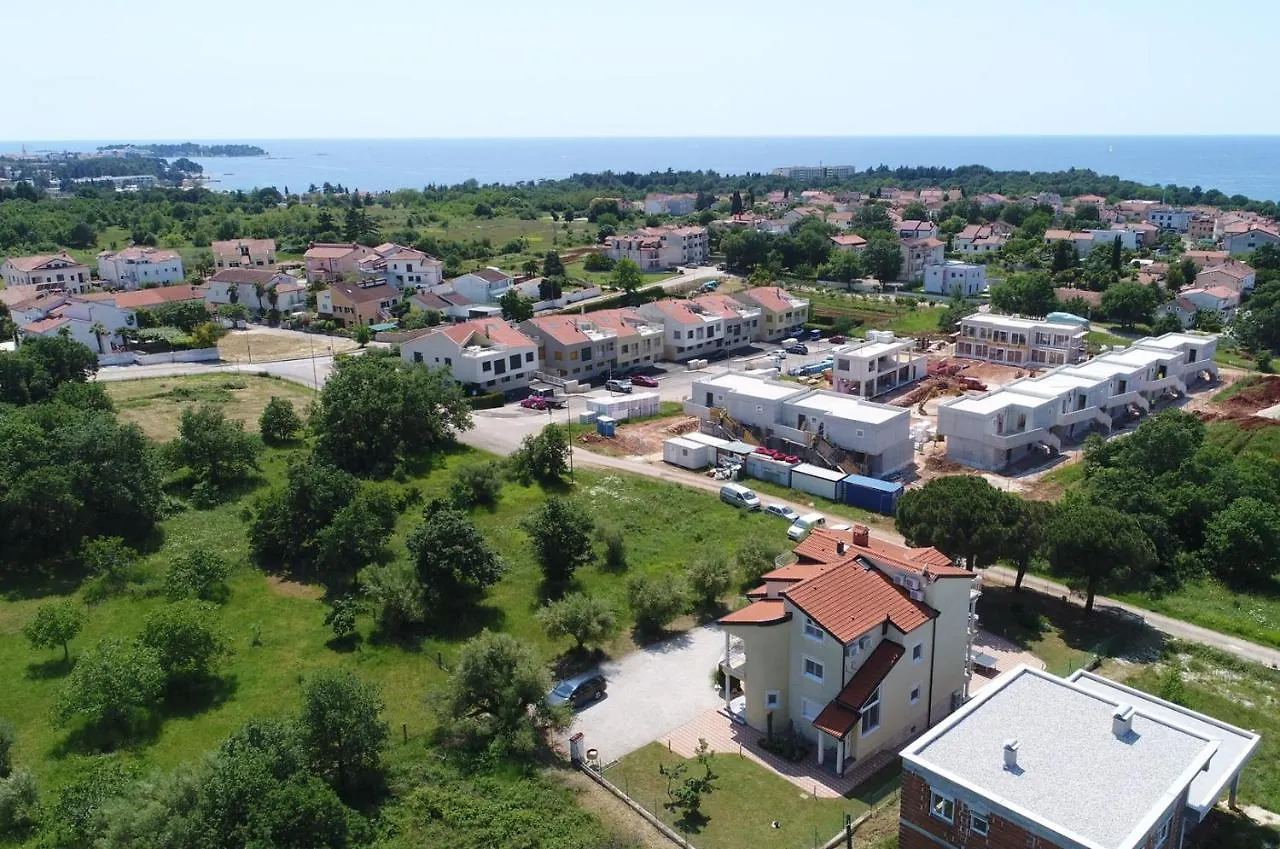 Apartment Tomic M 6 For 4 Persons With Pool In Maj Porec