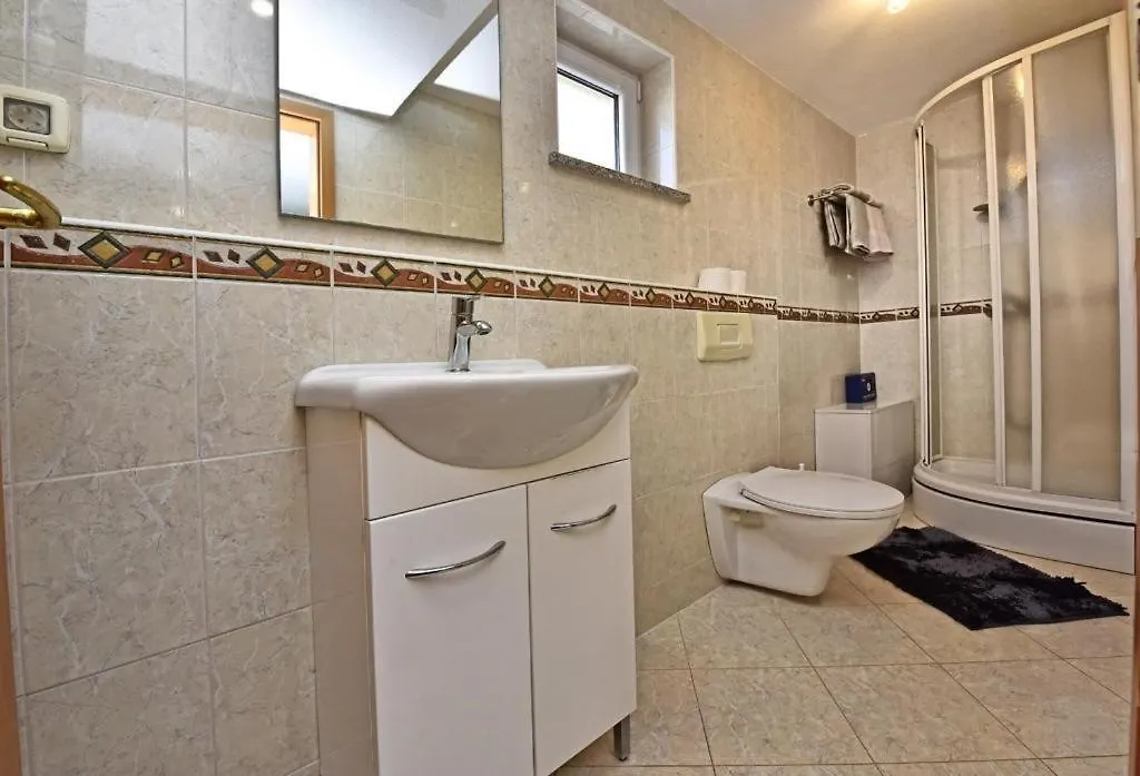 Apartment Tomic M 6 For 4 Persons With Pool In Maj Porec
