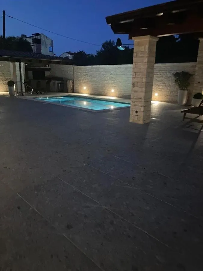 Apartment Tomic M 6 For 4 Persons With Pool In Maj Porec 0*,