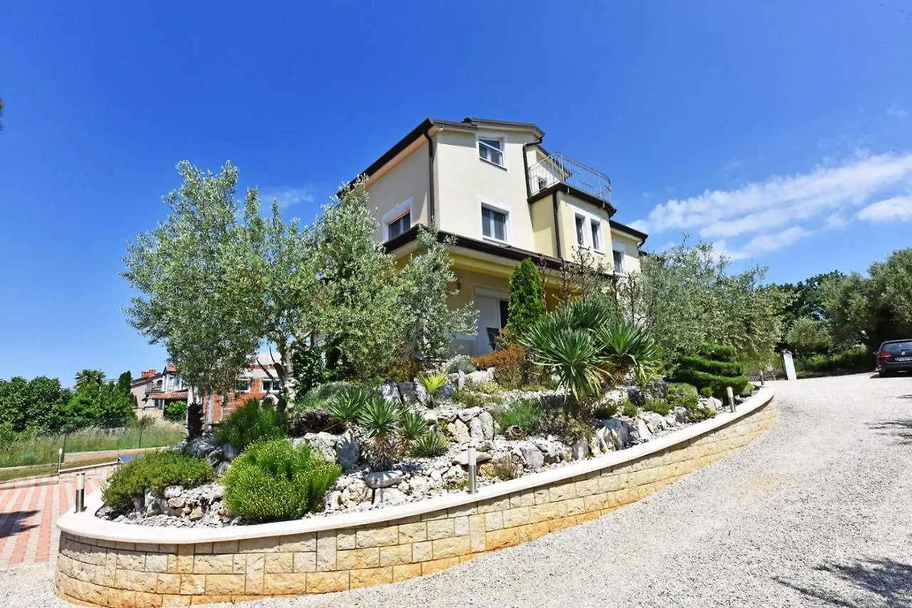 Apartment Tomic M 6 For 4 Persons With Pool In Maj Porec